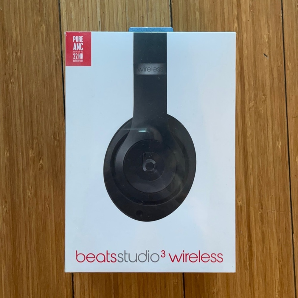 Beats Studio 3 Wireless Headphones - New in box! Matte Black